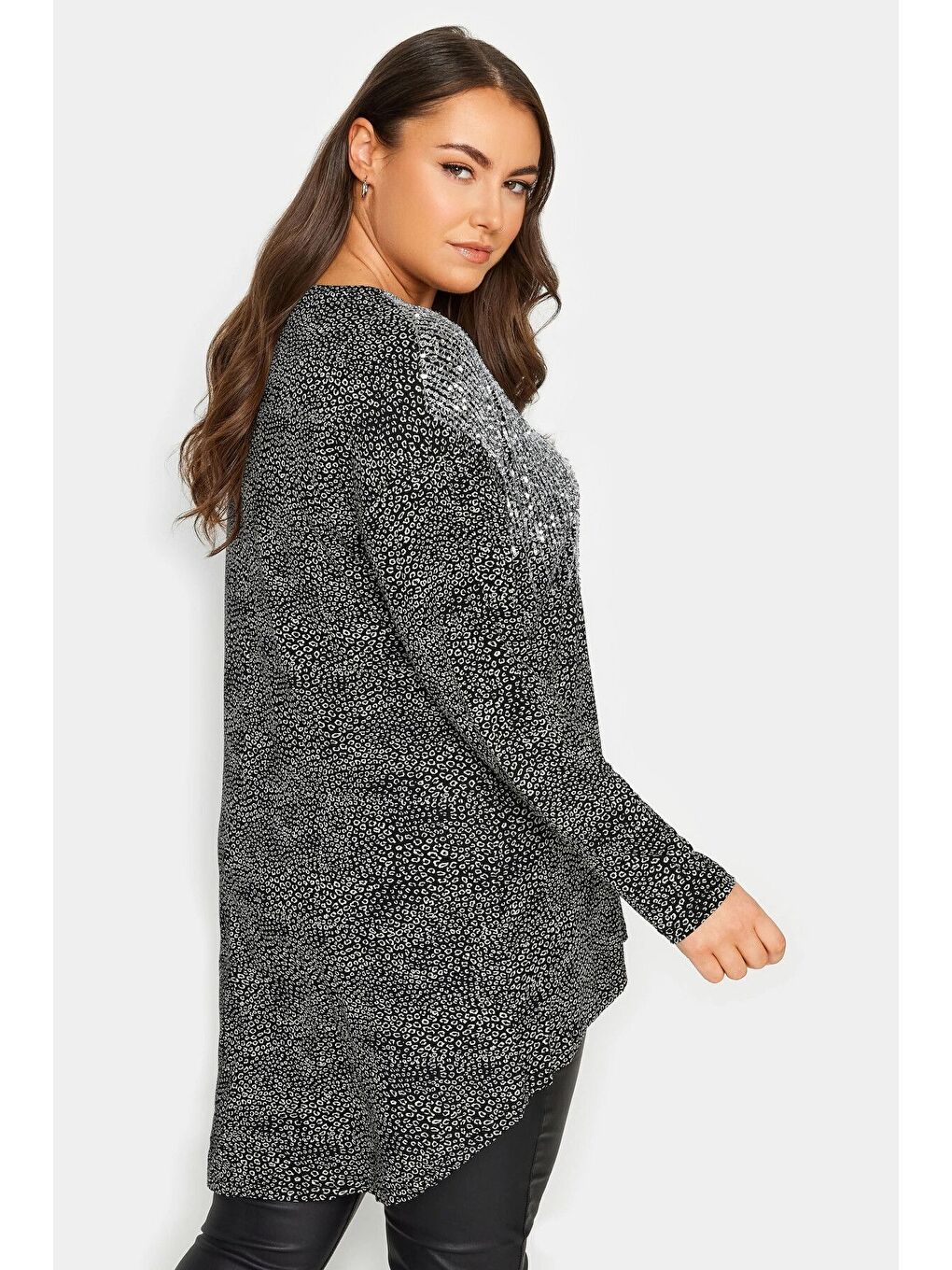 Siyah Büyük Beden Bisiklet Yaka Uzun Kollu Payet İşlemeli Bluz 302857-4