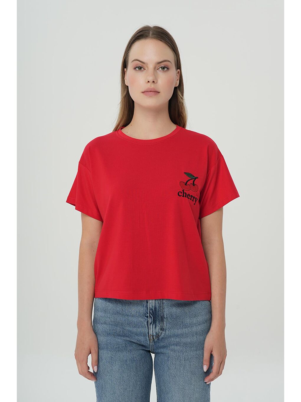 Kırmızı Nakışlı Bisiklet Yaka Kısa Kollu Tişört 56102-007-1