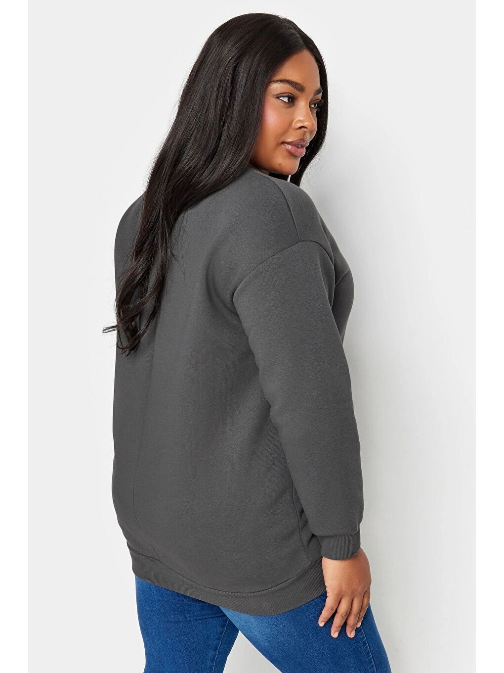 Gri Büyük Beden Bisiklet Yaka Uzun Kollu Önü Baskılı Sweatshirt 302841-4