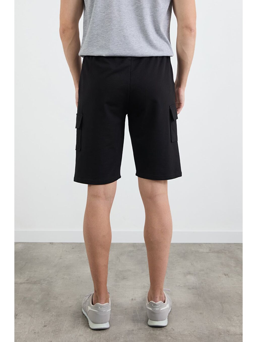 Siyah Beli Bağlamalı Kargo Cepli Şort-3