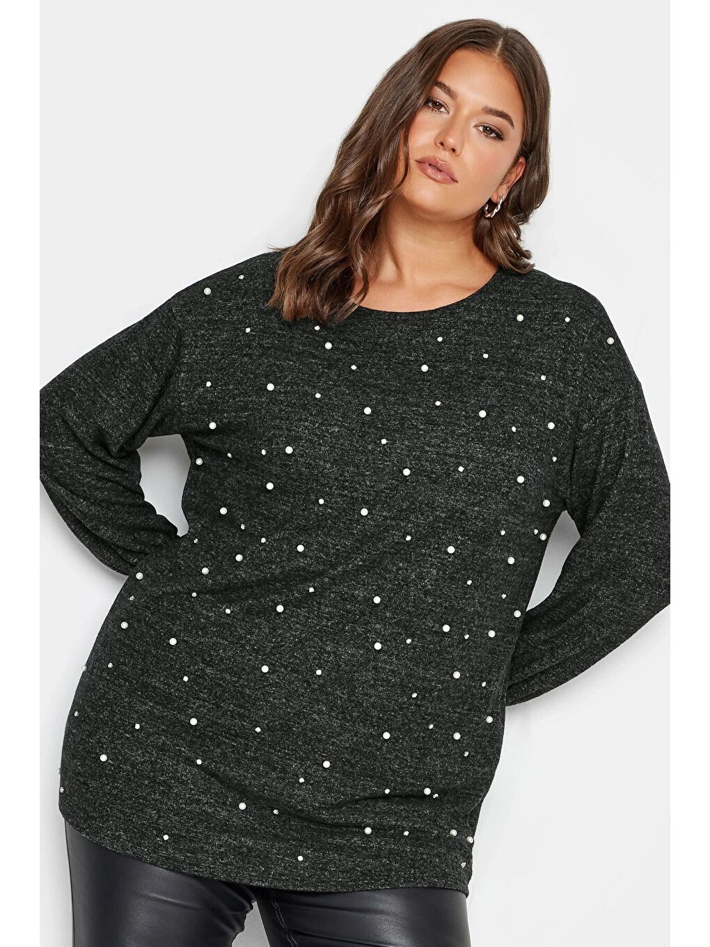 Siyah Büyük Beden Bisiklet Yaka Uzun Kollu İnci İşlemeli Bluz 302623