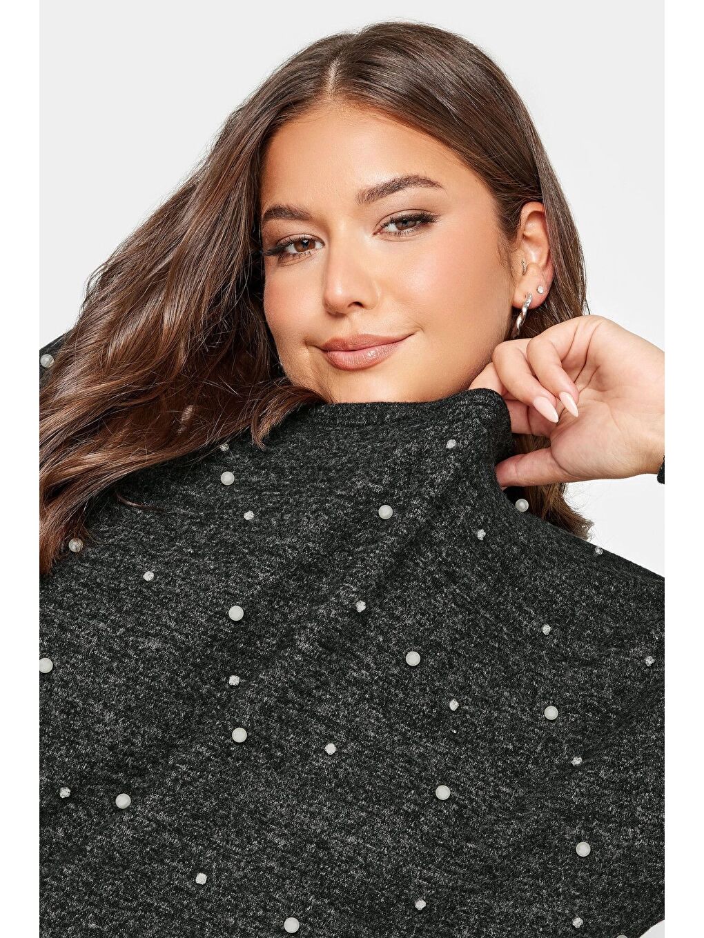 Siyah Büyük Beden Bisiklet Yaka Uzun Kollu İnci İşlemeli Bluz 302623-1