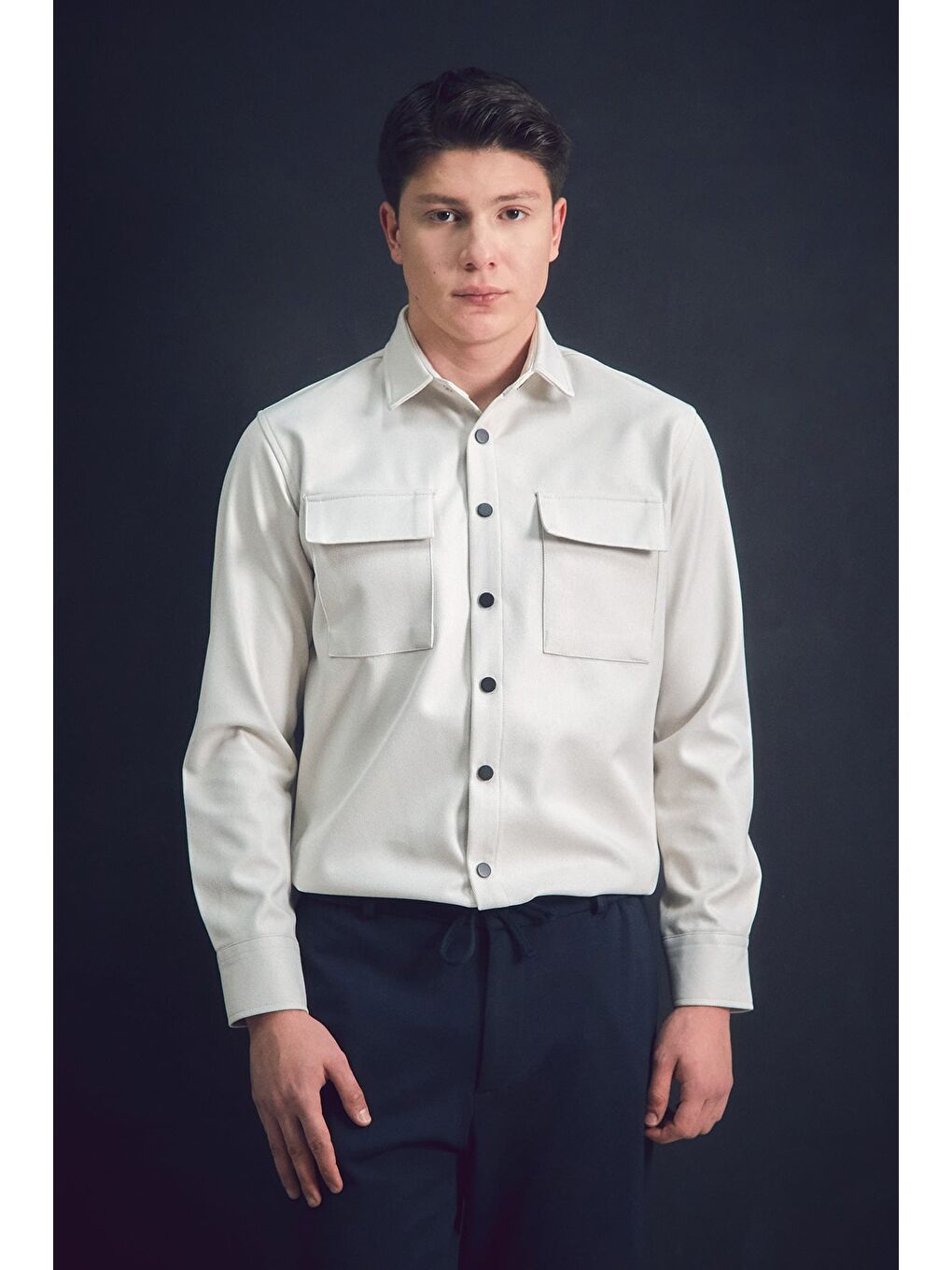 Bej Basic Çift Cepli Çıtçıtlı Gömlek-2