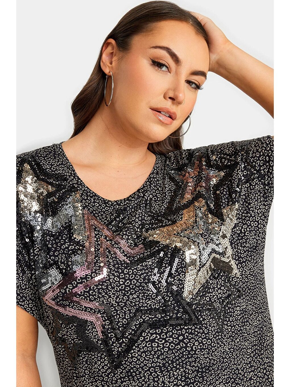 Siyah Büyük Beden Bisiklet Yaka Kısa Kollu Payet İşlemeli Tişört 302856-1