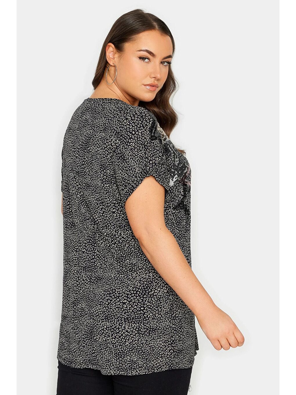 Siyah Büyük Beden Bisiklet Yaka Kısa Kollu Payet İşlemeli Tişört 302856-4