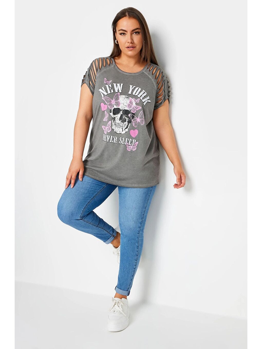 Gri Büyük Beden Bisiklet Yaka Kol ve Omuz Detaylı Baskılı Tişört 303138-1