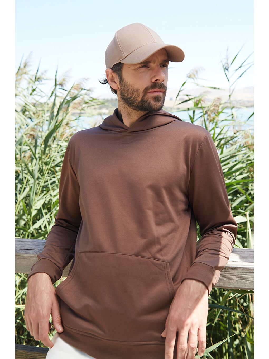 Kahverengi Kapüşonlu Kanguru Cepli Sweatshirt-1