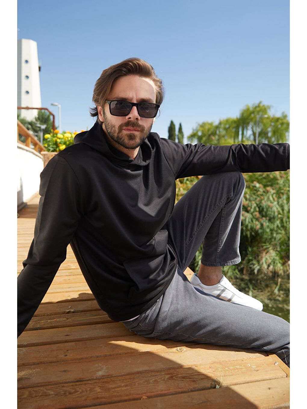 Siyah Kapüşonlu Kanguru Cepli Sweatshirt