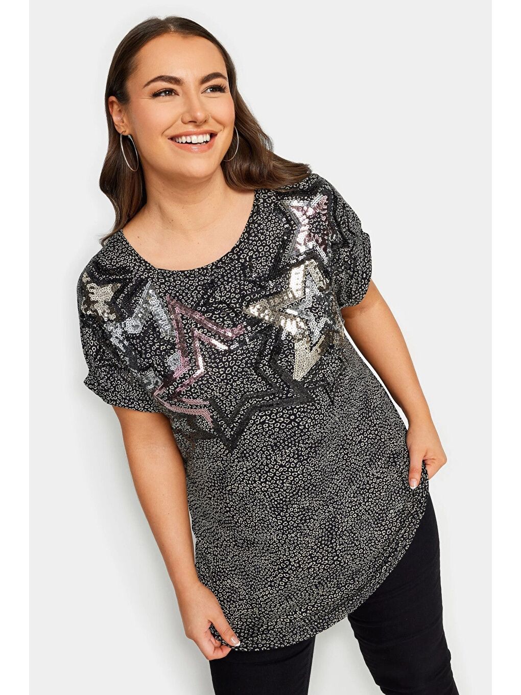 Siyah Büyük Beden Bisiklet Yaka Kısa Kollu Payet İşlemeli Tişört 302855