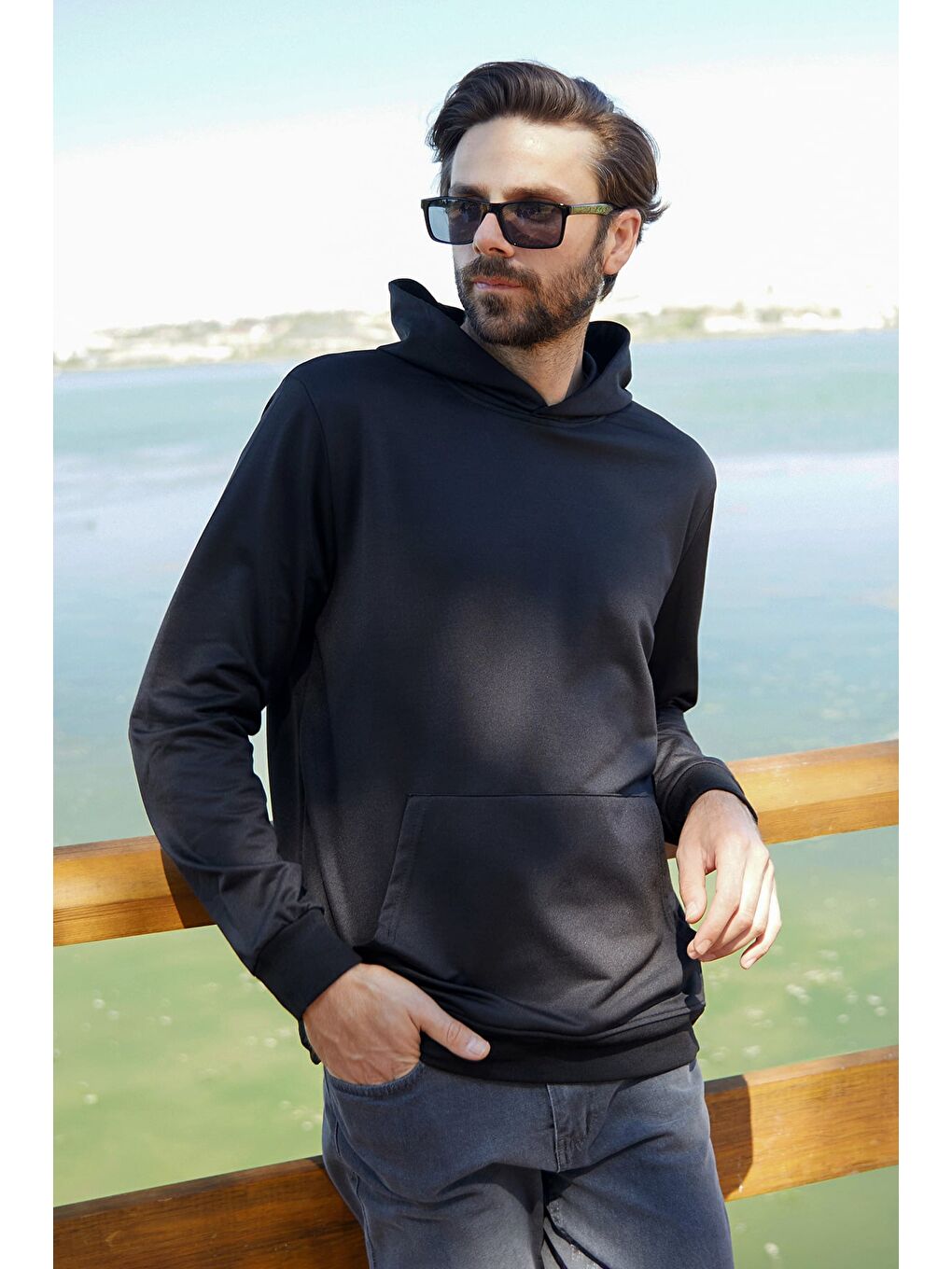 Siyah Kapüşonlu Kanguru Cepli Sweatshirt-1