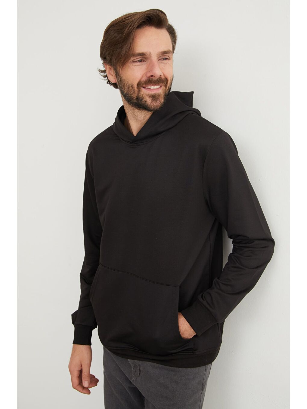 Siyah Kapüşonlu Kanguru Cepli Sweatshirt-2