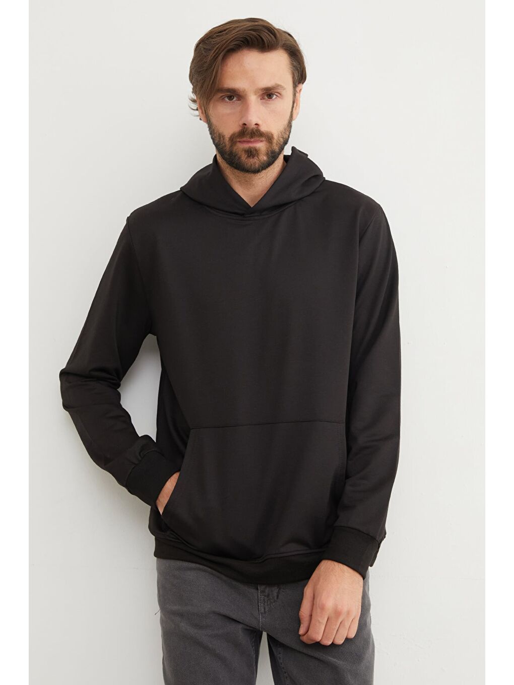 Siyah Kapüşonlu Kanguru Cepli Sweatshirt-3