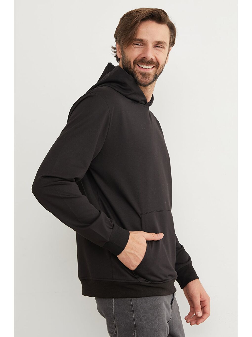 Siyah Kapüşonlu Kanguru Cepli Sweatshirt-4