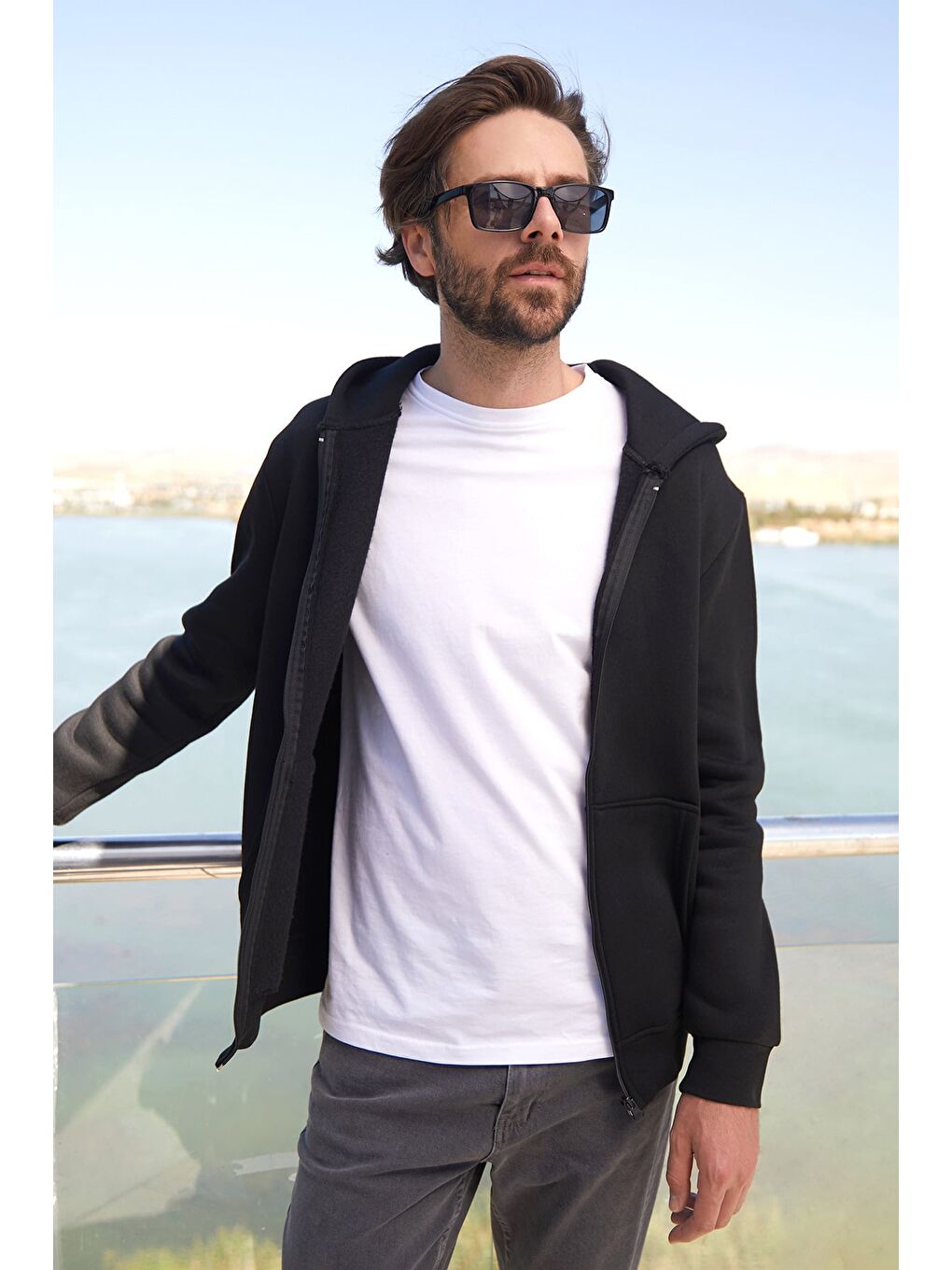 Siyah 3 İplik Fermuarlı Kanguru Cepli Sweatshirt-1