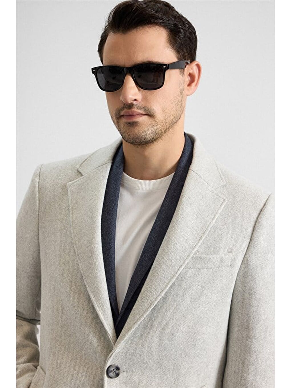 Gri Slim Mono Yaka Düz Yan Cepli Düğmeli Dolgusuz Standart Kaban-1