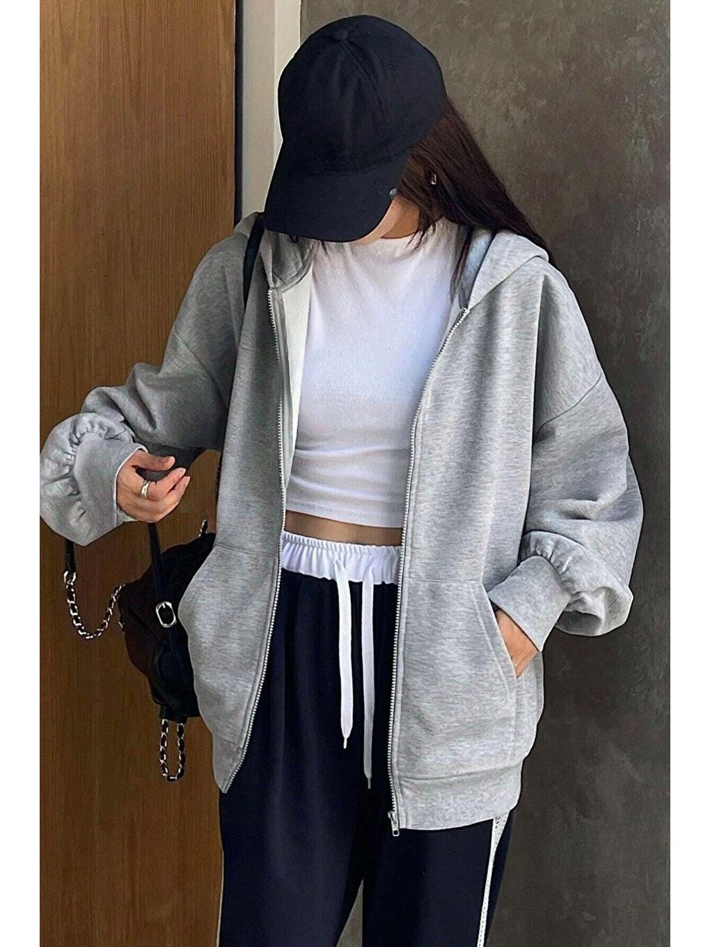 Kadın Gri Kapüşon Detay Fermuarlı Hırka-1