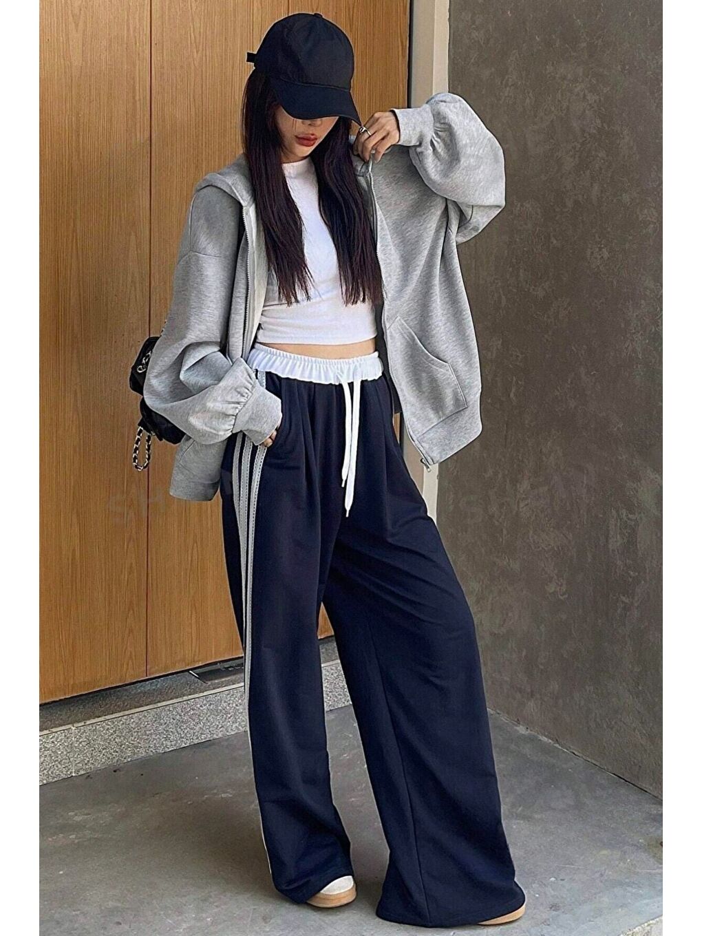 Kadın Gri Kapüşon Detay Fermuarlı Hırka-2