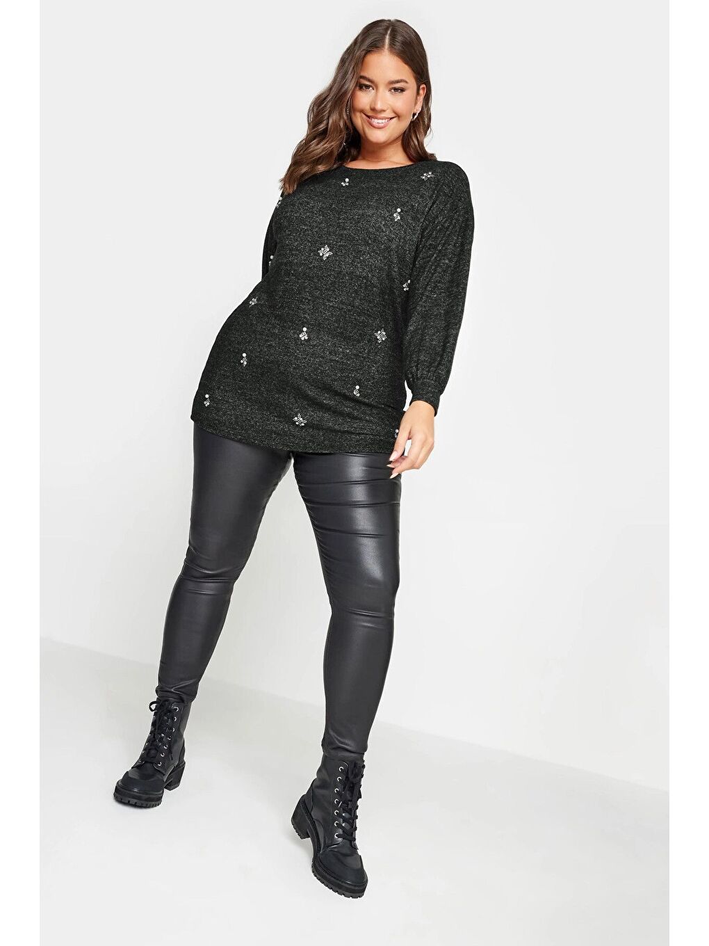 Siyah Büyük Beden Bisiklet Yaka Taş Detaylı Uzun Kollu Bluz 302622-1