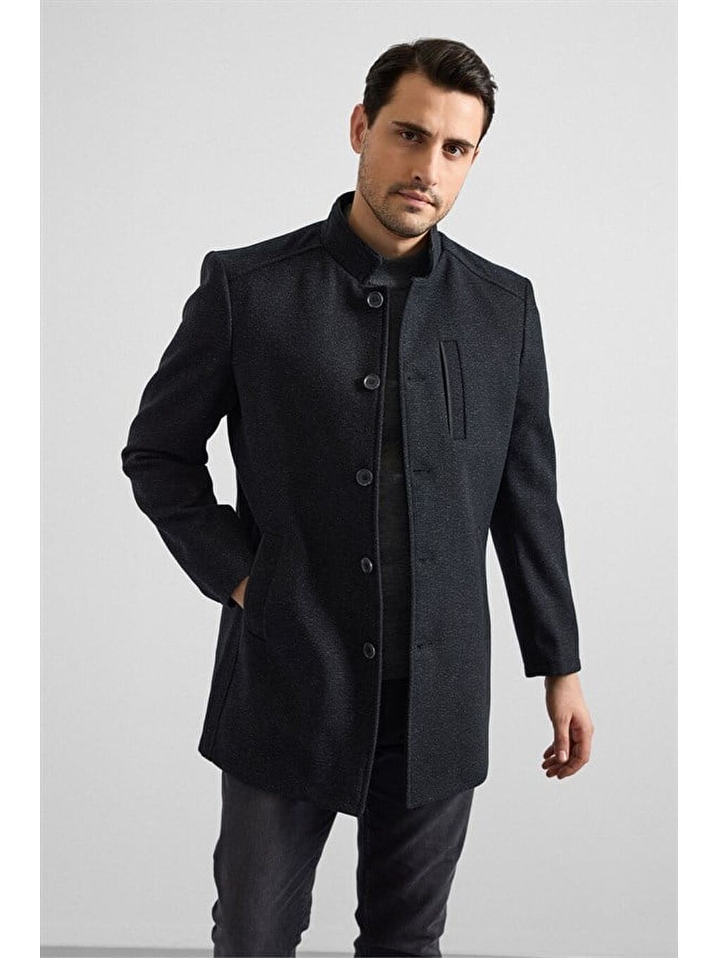 Siyah Regular Hakim Yaka Düz Yan Cepli Düğmeli Dolgusuz Standart Kaban-1