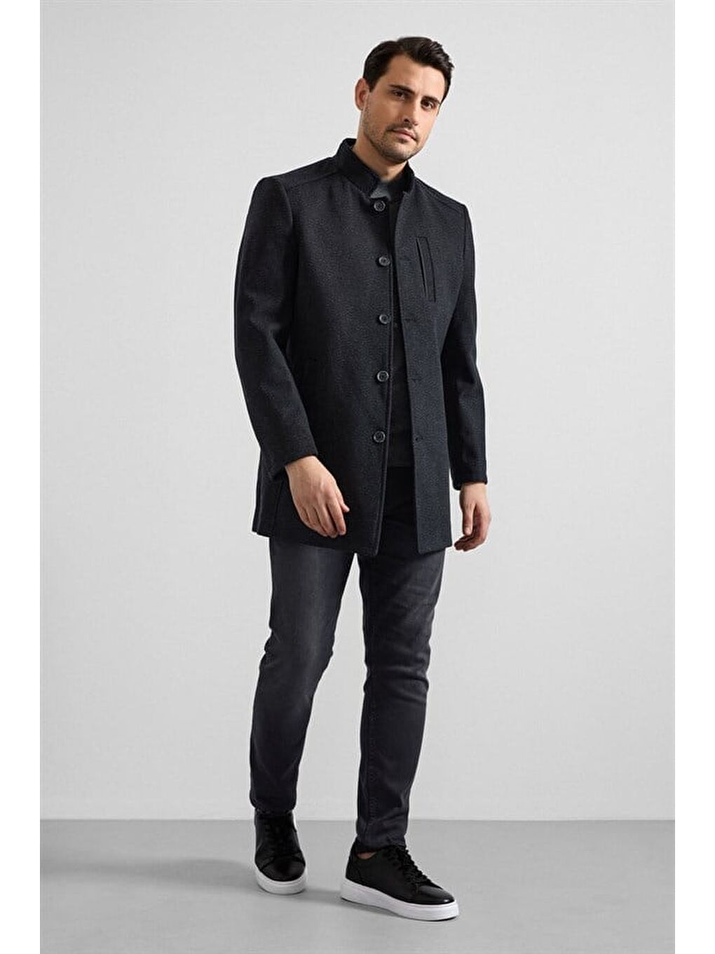 Siyah Regular Hakim Yaka Düz Yan Cepli Düğmeli Dolgusuz Standart Kaban-7