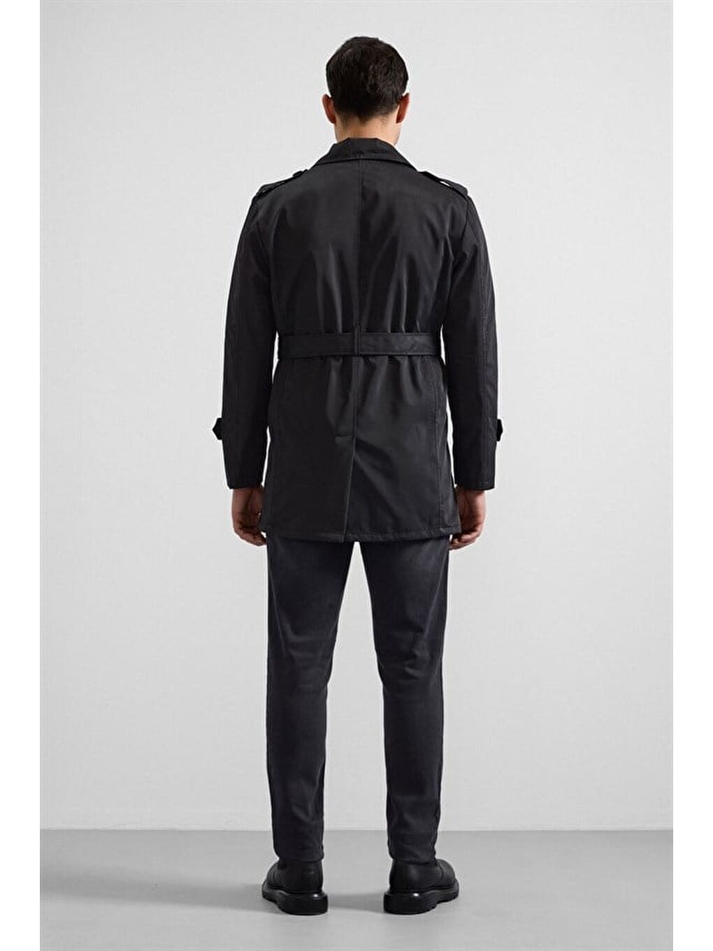 Siyah Slim Kruvaze Yaka Düz Yan Cepli Düğmeli Dolgusuz Standart Trençkot-3