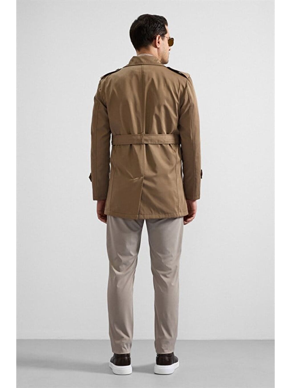 Bej Slim Kruvaze Yaka Düz Yan Cepli Düğmeli Dolgusuz Yıkamalı Trençkot-5