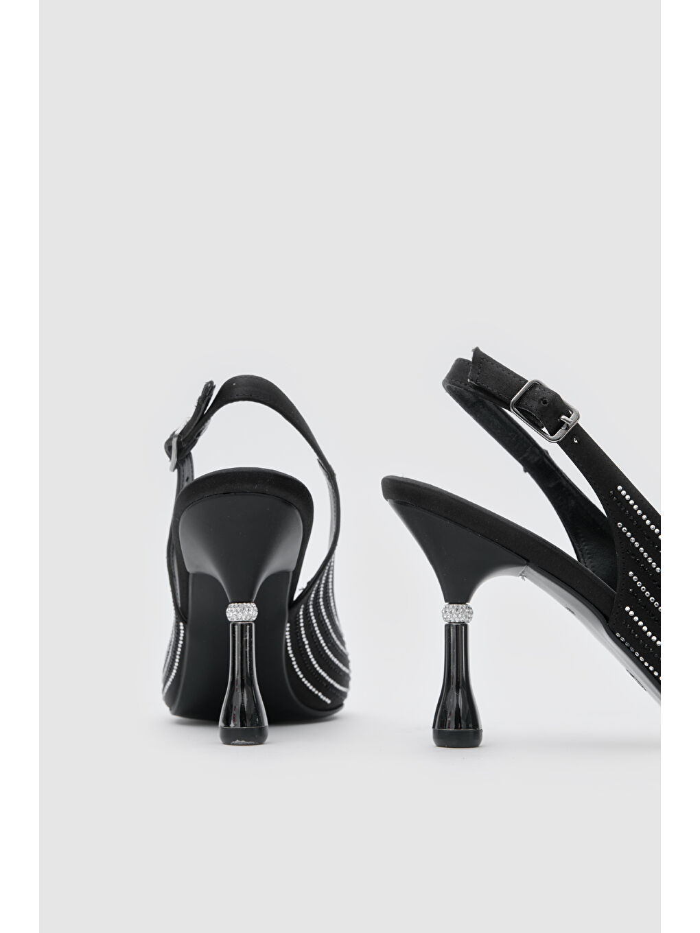 Siyah AMRİTA Sivri Burun Taşlı Arkası Açık Klasik Topuklu Kadın Ayakkabı-6
