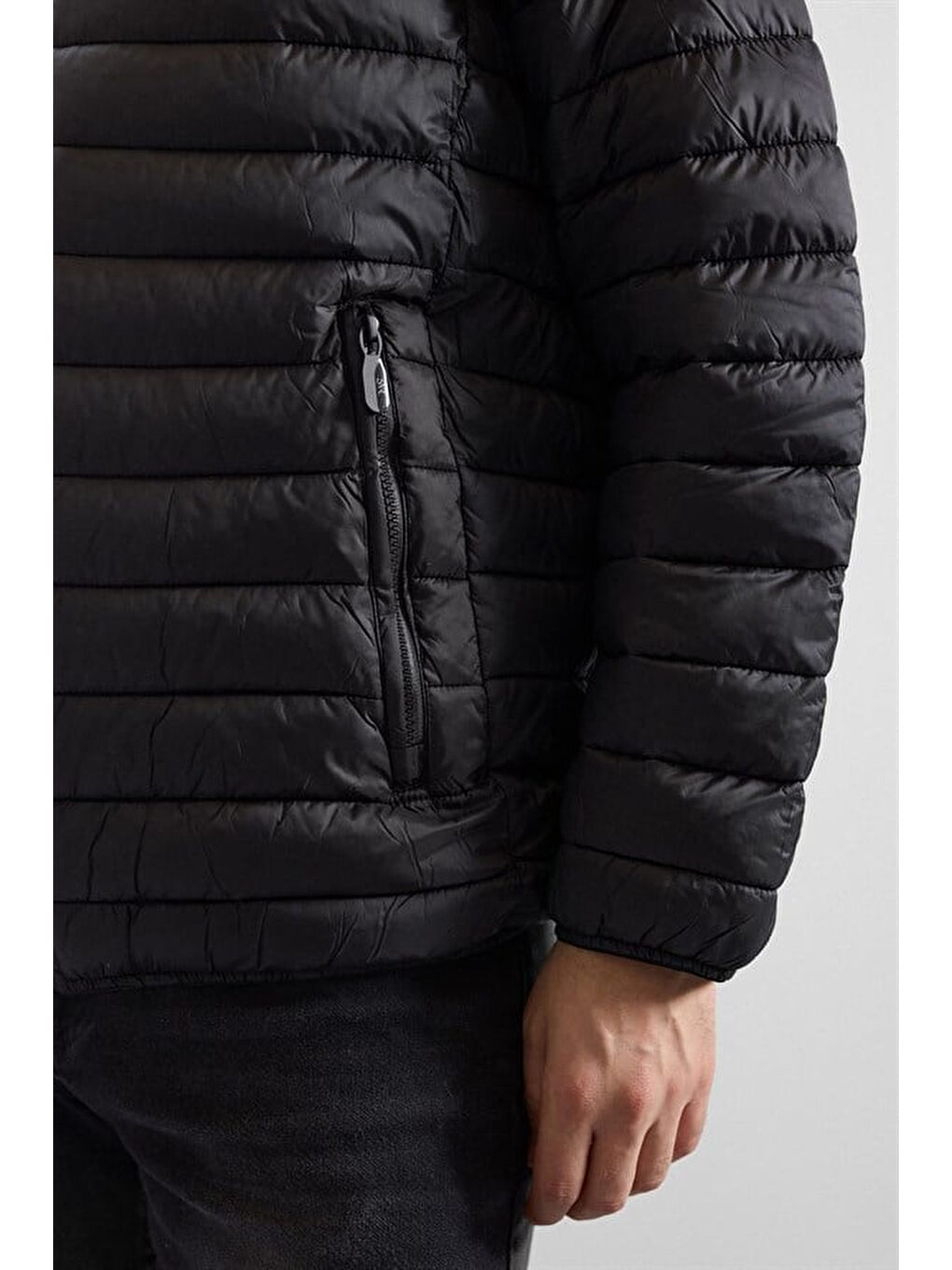 Siyah Slim Yarım Balıkçı Yaka Yatay Çizgili Yan Cepli Fermuar Elyaf Dolgulu Standart Mont-2