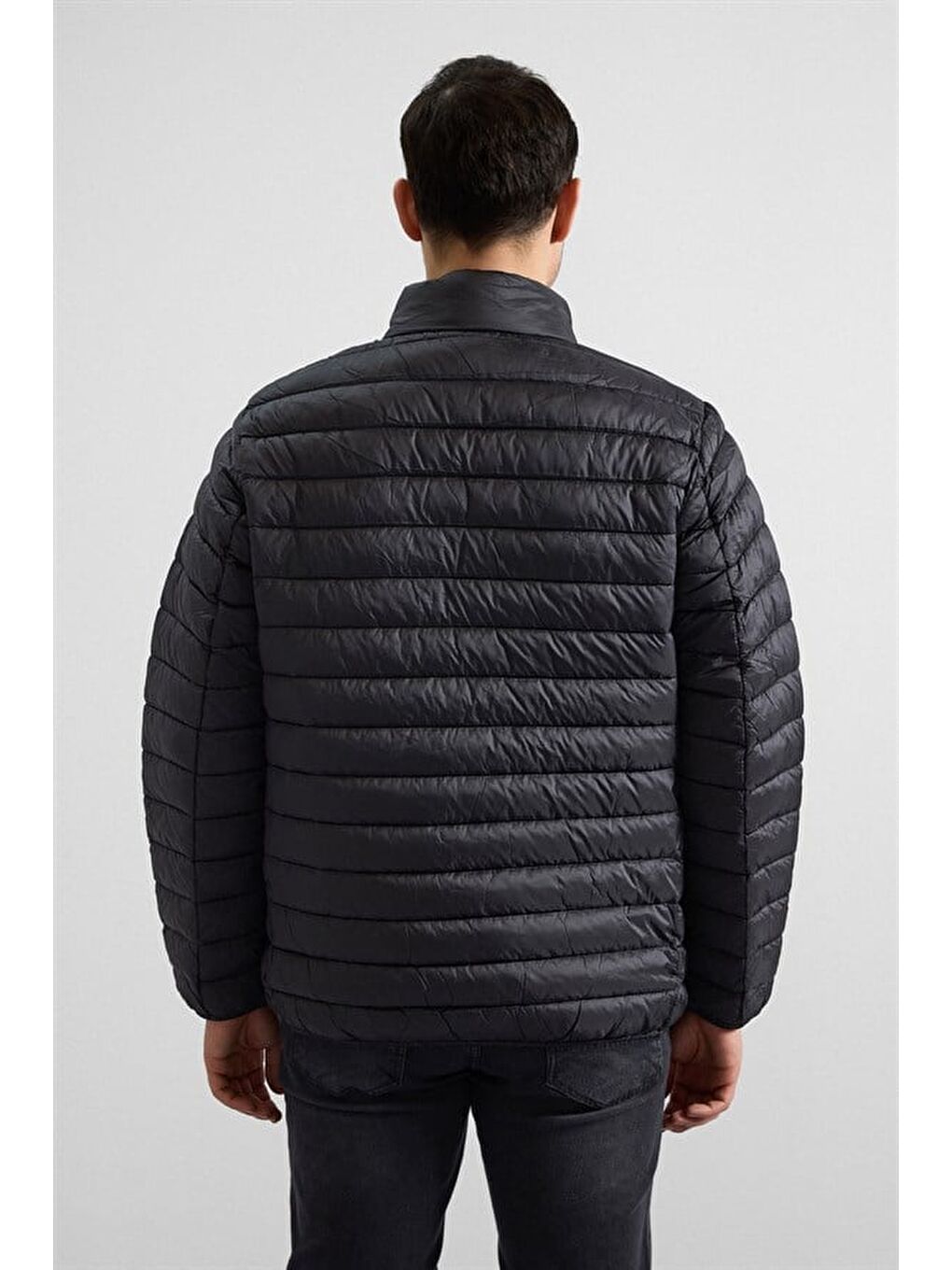 Siyah Slim Yarım Balıkçı Yaka Yatay Çizgili Yan Cepli Fermuar Elyaf Dolgulu Standart Mont-4