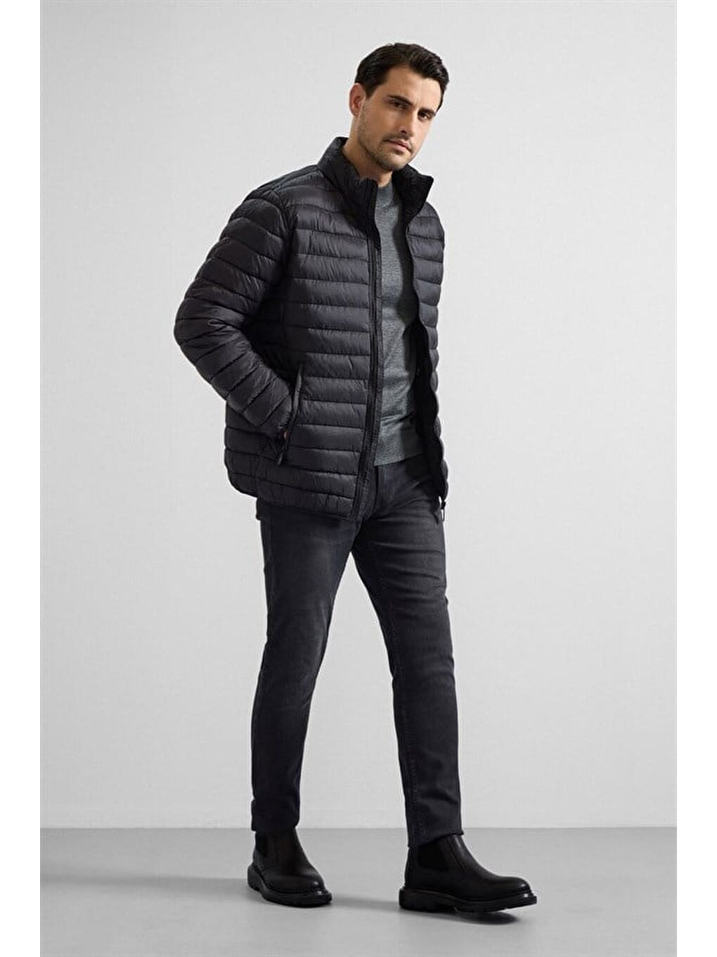 Siyah Slim Yarım Balıkçı Yaka Yatay Çizgili Yan Cepli Fermuar Elyaf Dolgulu Standart Mont-5