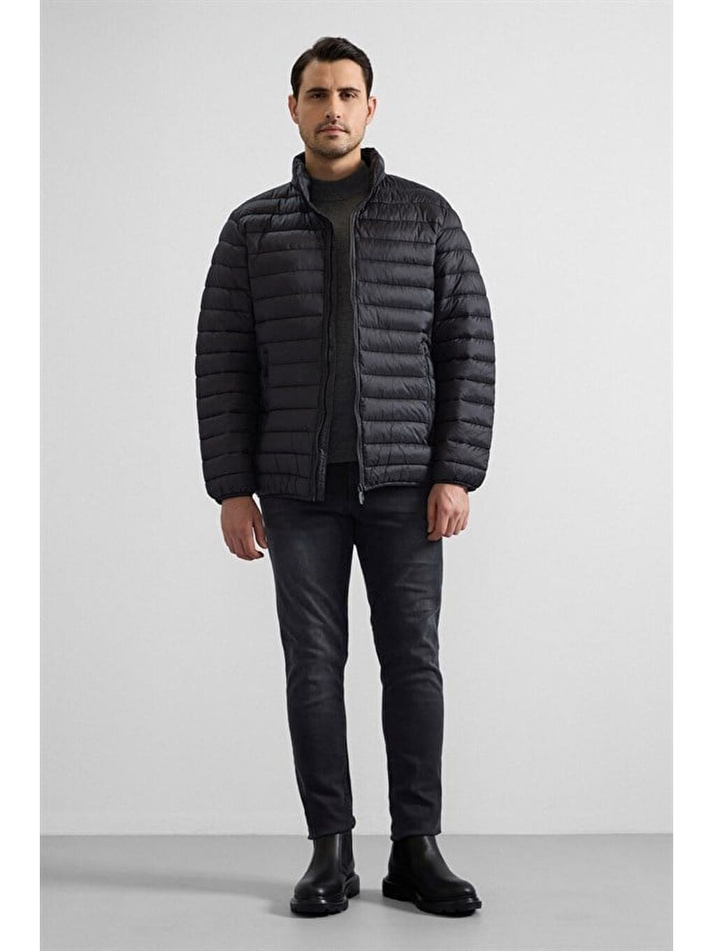 Siyah Slim Yarım Balıkçı Yaka Yatay Çizgili Yan Cepli Fermuar Elyaf Dolgulu Standart Mont-6