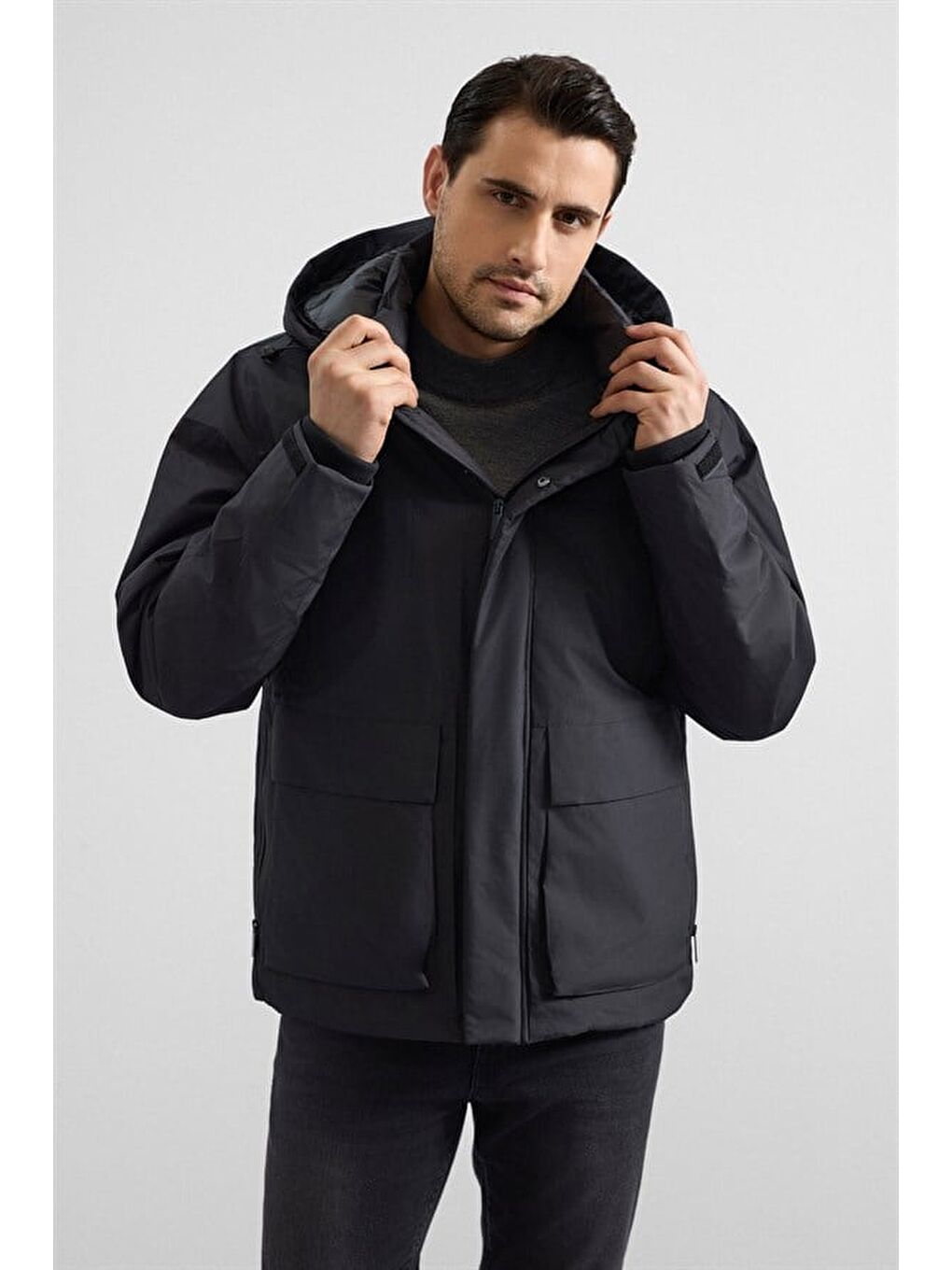 Siyah Slim Kapüşonlu Düz Cepsiz Fermuar + Çıtçıt Elyaf Dolgulu Standart Mont-1