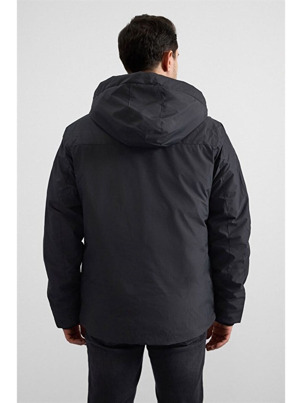 Siyah Slim Kapüşonlu Düz Cepsiz Fermuar + Çıtçıt Elyaf Dolgulu Standart Mont-4