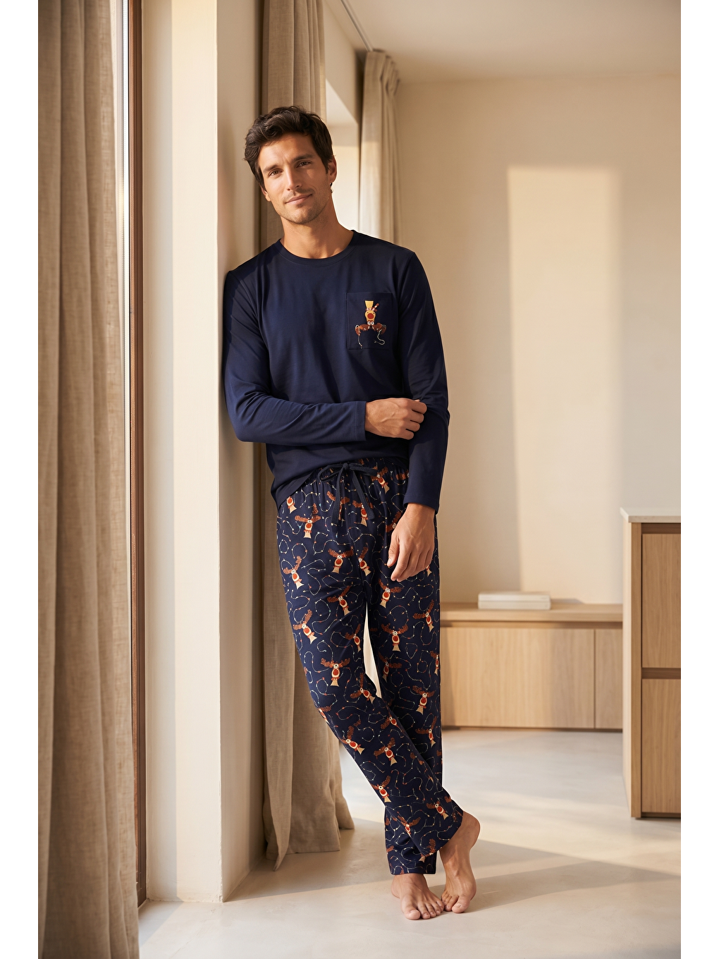Erkek Geyik Desenli Kutulu Yılbaşı Pijama Takımı Lacivert-1