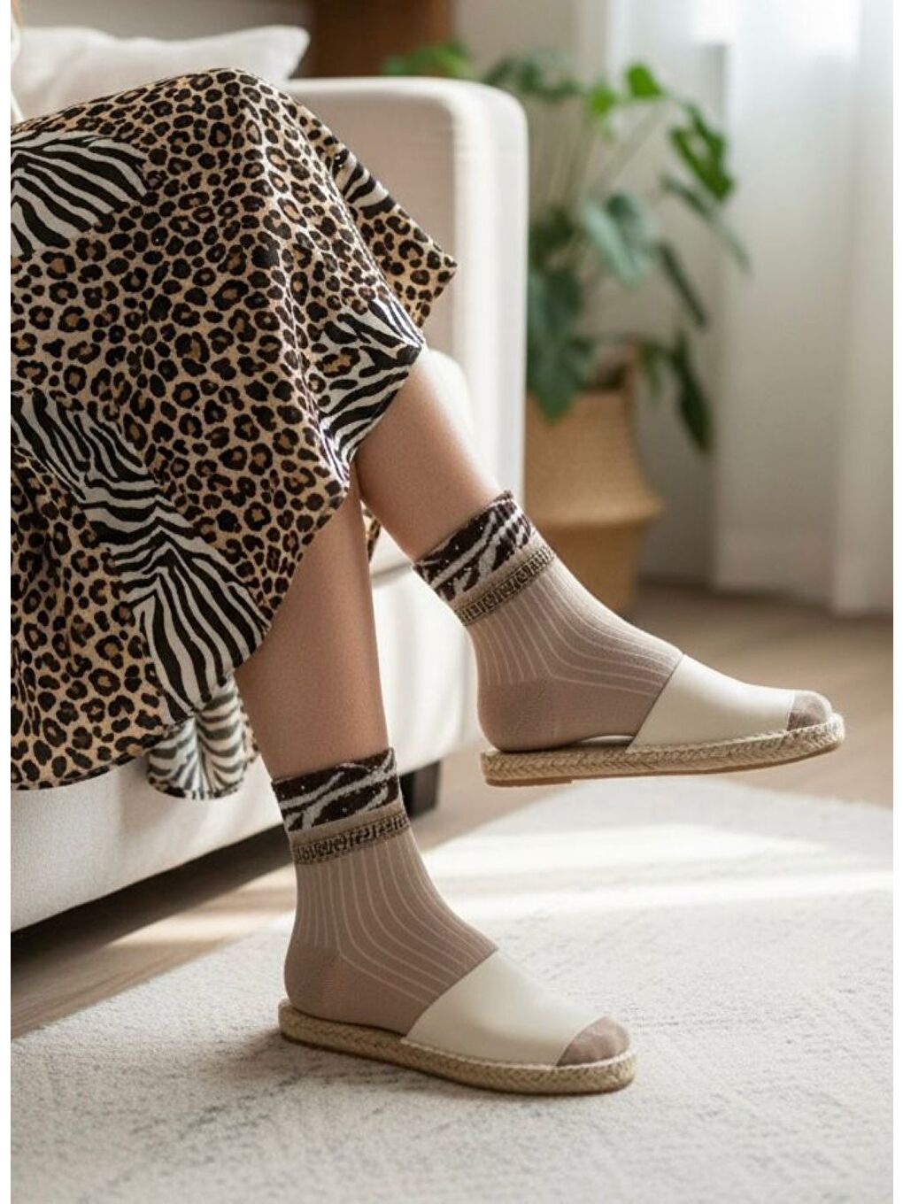 Karışık Kadın 12’li Premium Soket Çorap Seti – Gold Serisi Taş Detaylı Leopar Konçlu (12 Çift)-1