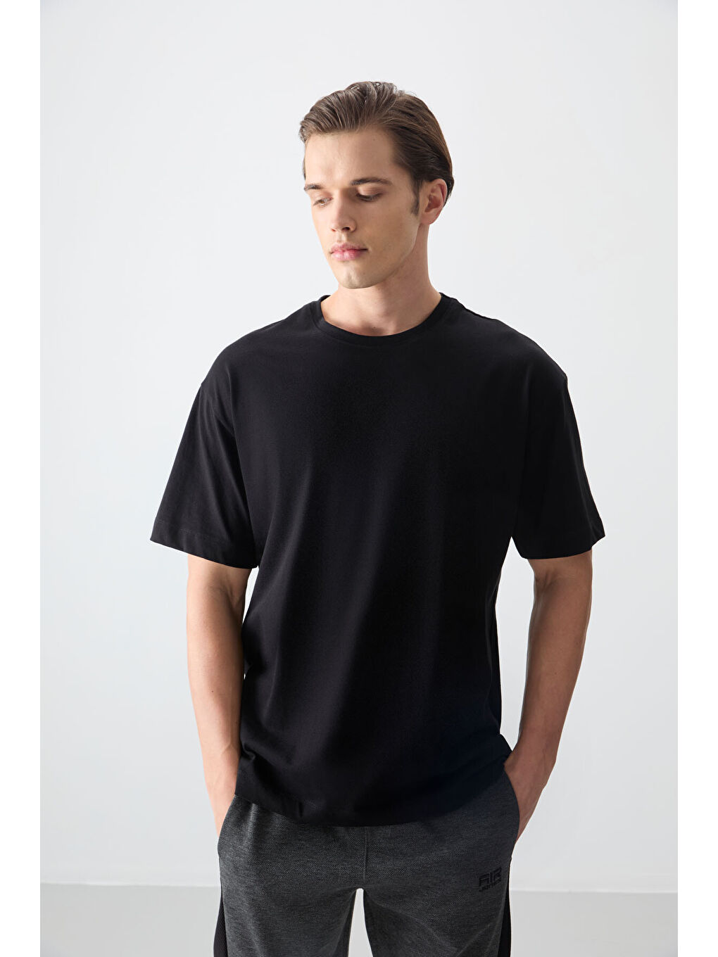 Siyah %100 Pamuk Kalın Yumuşak Dokulu Oversize Fit Basic Erkek Tişört - 88353-2