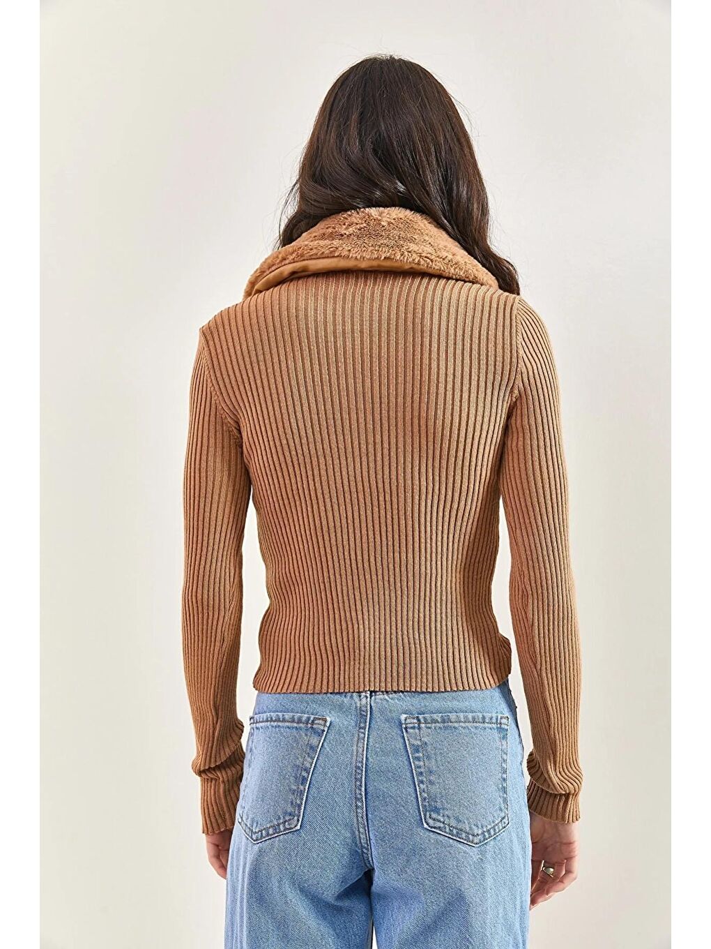 Kahverengi Kadın Yakası Kürklü Triko Kazak-1