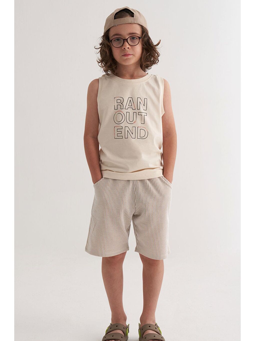 Ekru Erkek Çocuk Şortlu Takım Sıfır Kollu Yazı Baskılı Bağcık Aksesuarlı Krem (8-14 Yaş)