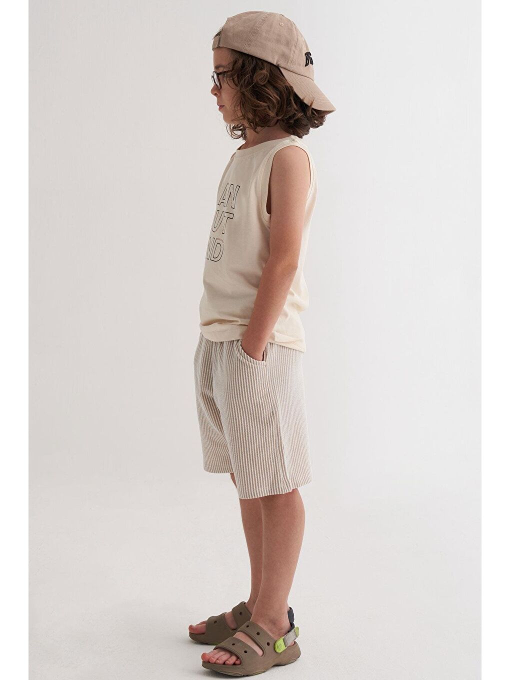 Ekru Erkek Çocuk Şortlu Takım Sıfır Kollu Yazı Baskılı Bağcık Aksesuarlı Krem (8-14 Yaş)-1