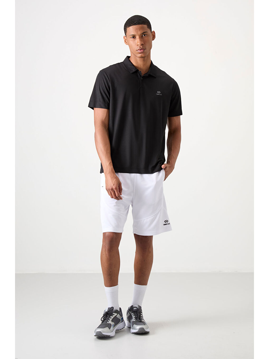 Siyah Logo Baskılı Standart Kalıp Polo Yaka Aktif Spor Erkek Tişört - 88252-1