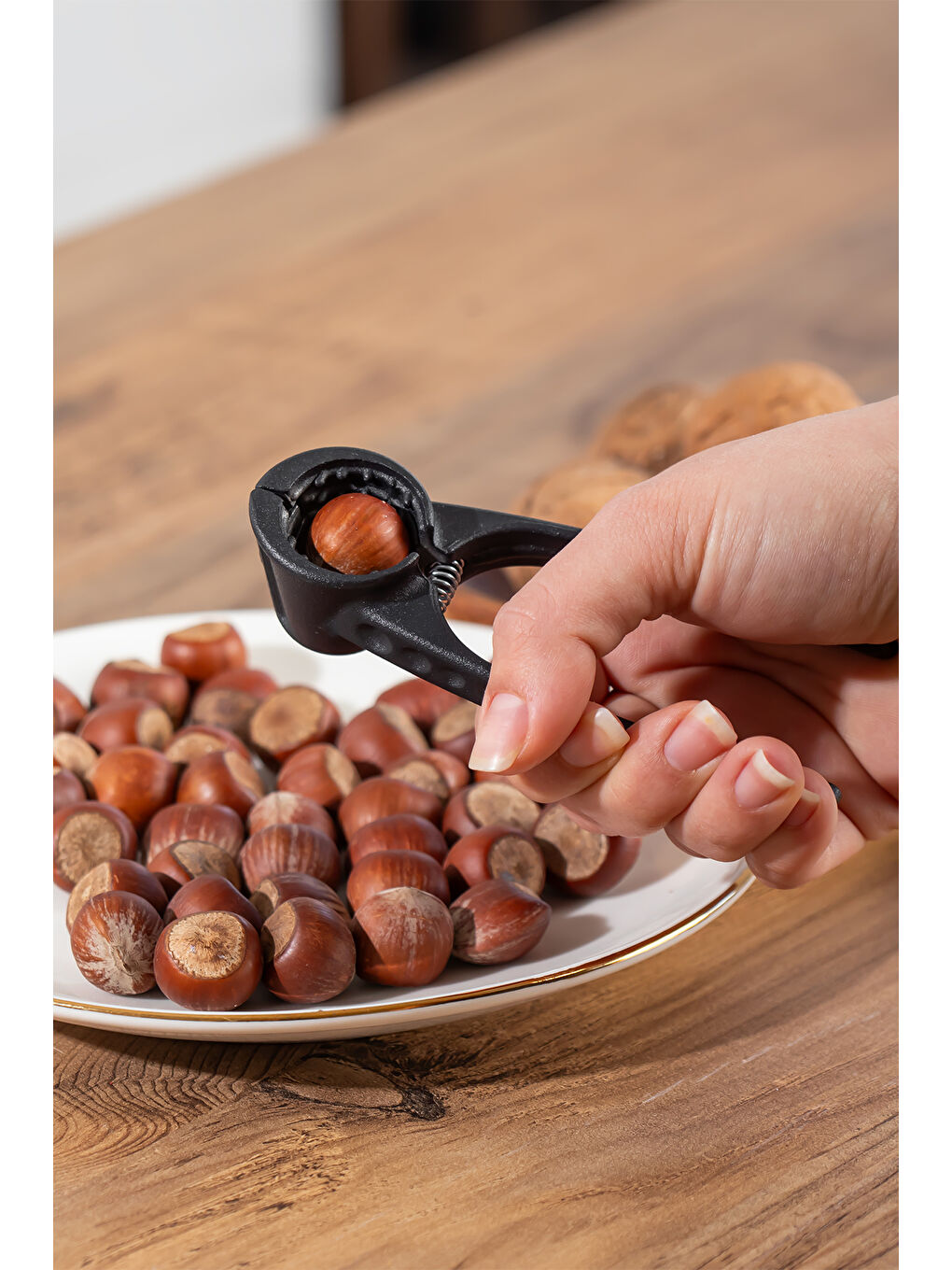 Siyah Mini Terminatör Döküm 2'li Fındık ve Ceviz Kıracağı Paslanmaz Ceviz ve Fındık Kıracak-1