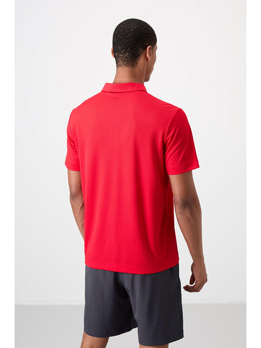 Kırmızı Logo Baskılı Standart Kalıp Polo Yaka Aktif Spor Erkek Tişört - 88252-4