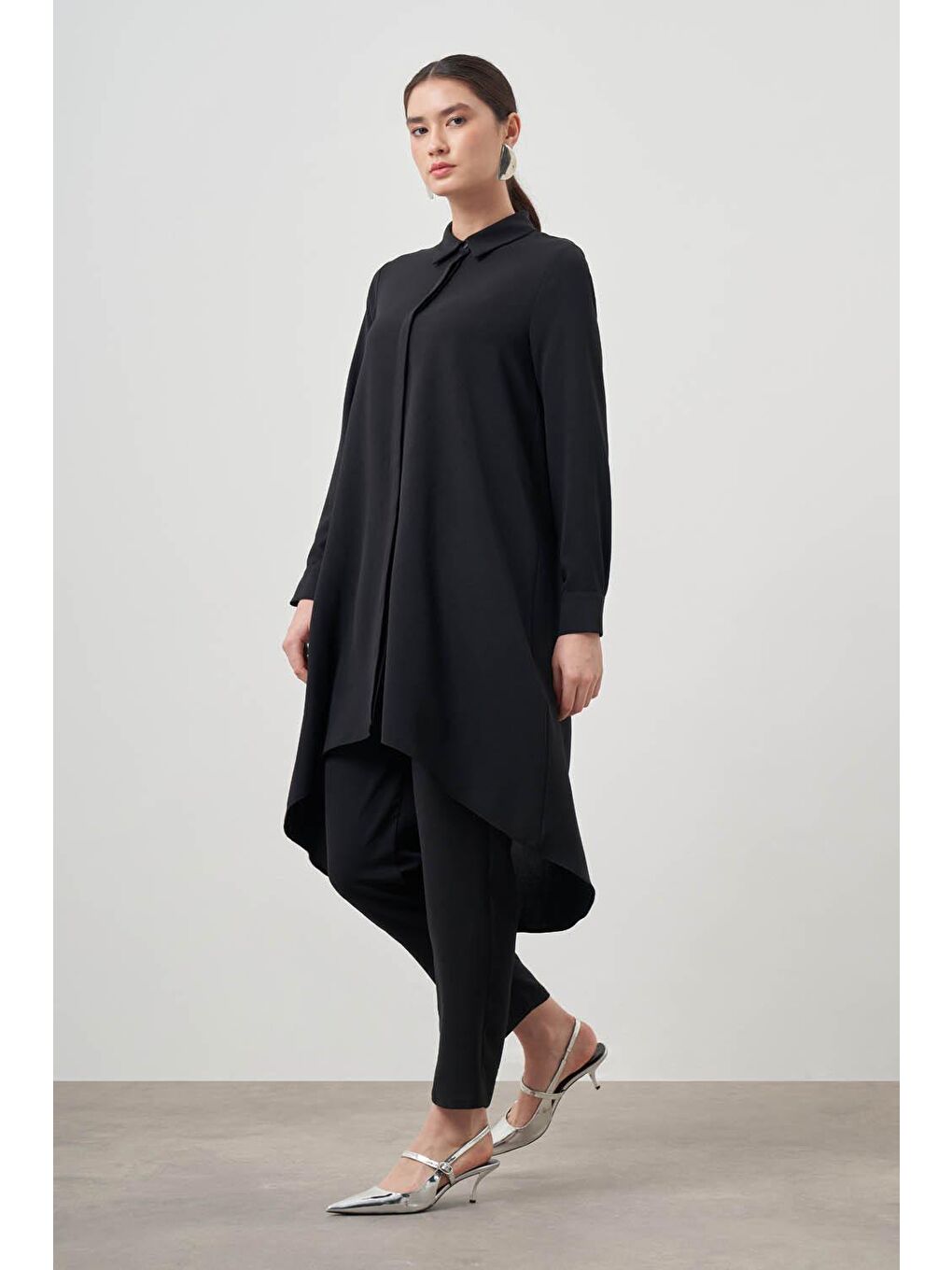 Beli Lastikli Dar Paça Siyah Pantolon-1