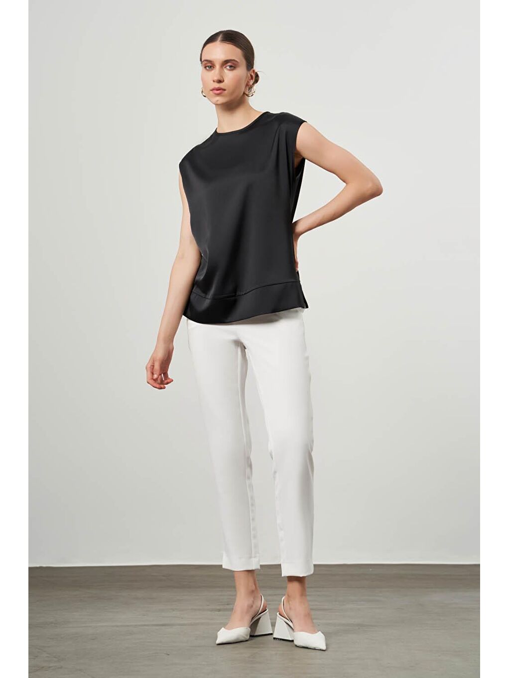 Bsc Kolsuz Siyah Bluz-1