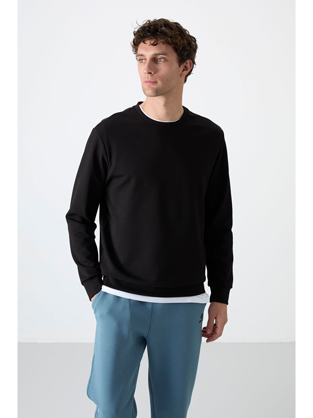 Siyah Basic Bisiklet Yaka Rahat Form Erkek Sweatshirt - 88053-4