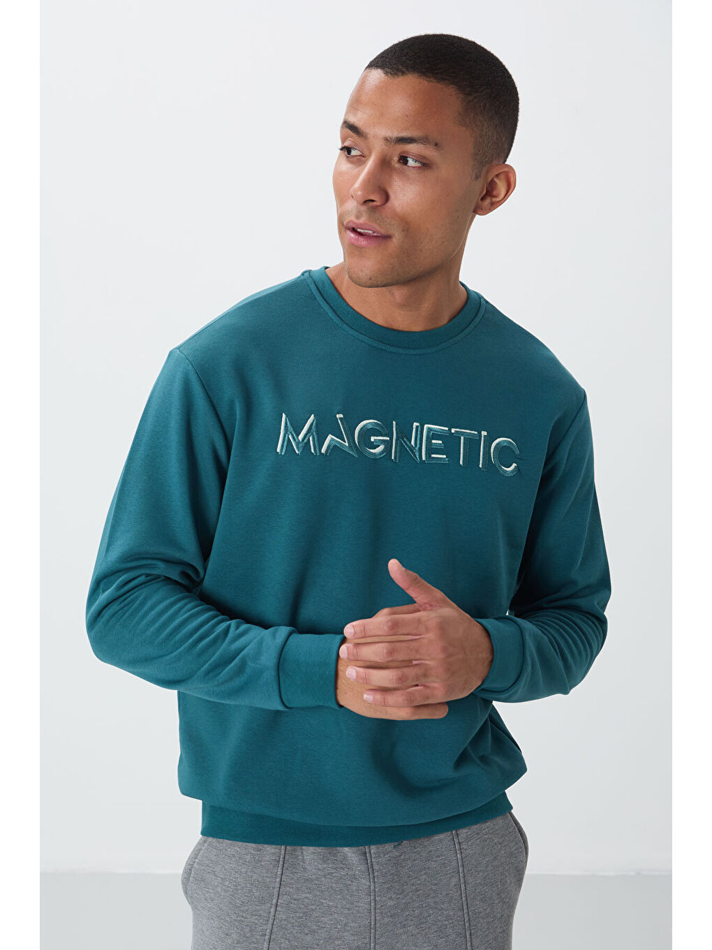 Yeşil Zümrüt Yazı Nakışlı Bisiklet Yaka Rahat Form Erkek Sweatshirt - 88020-3