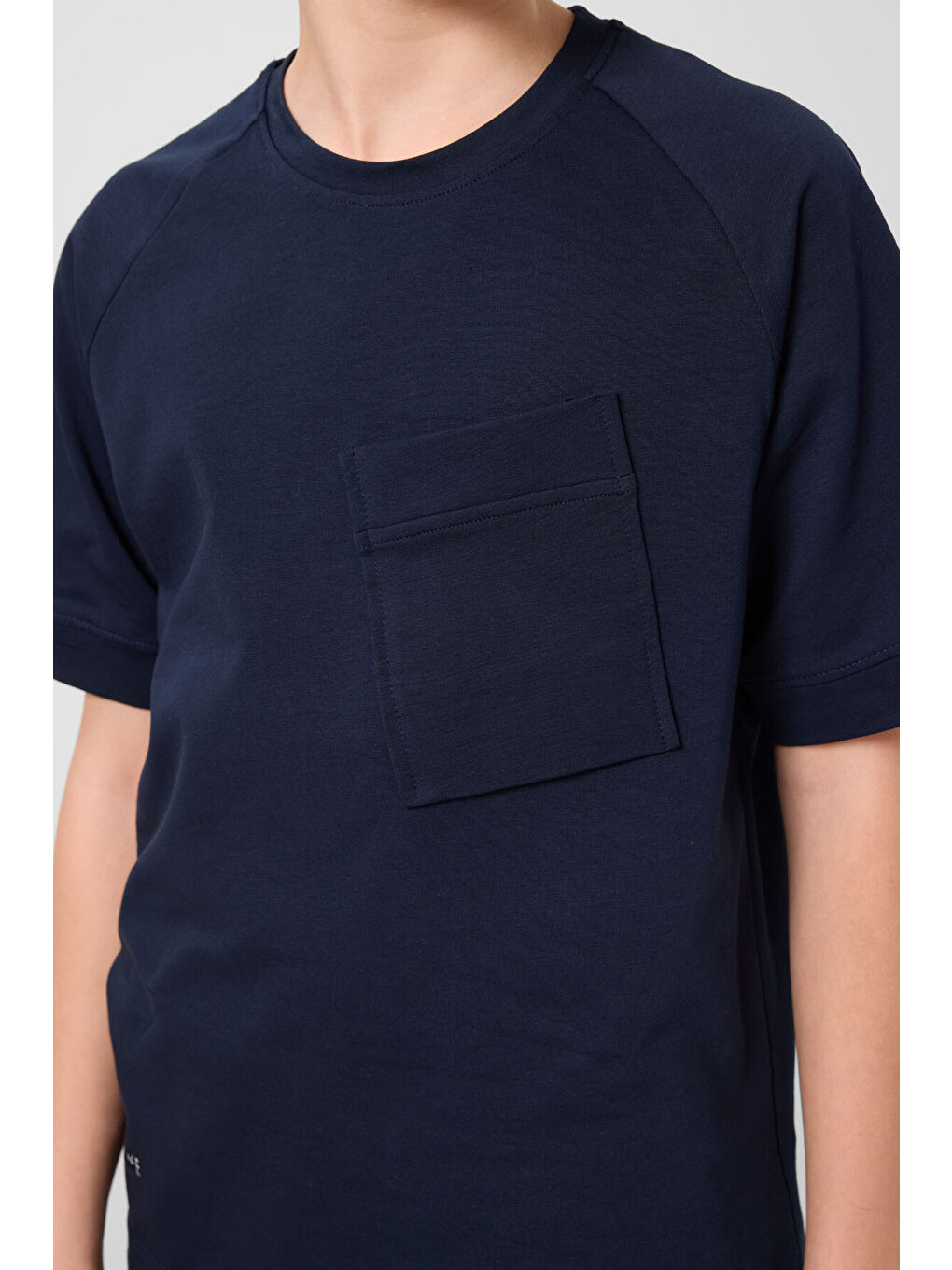 Lacivert Pamuklu Yumuşak Dokulu Oversize Cep Detaylı Erkek Çocuk T-Shirt - 11295-2