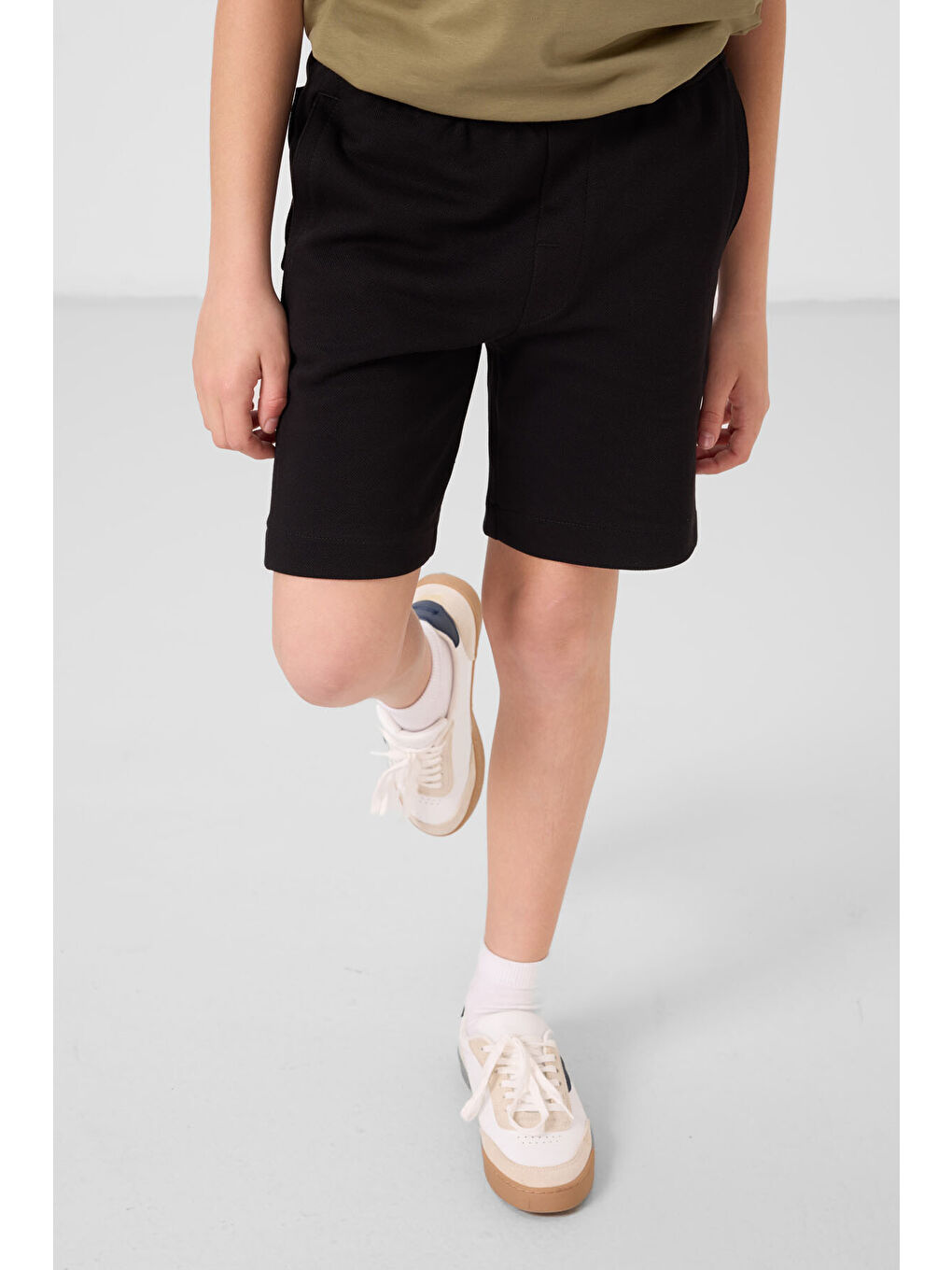Siyah Pamuklu Yumuşak Dokulu Standart Fit Basic Erkek Çocuk Şort - 11293-2