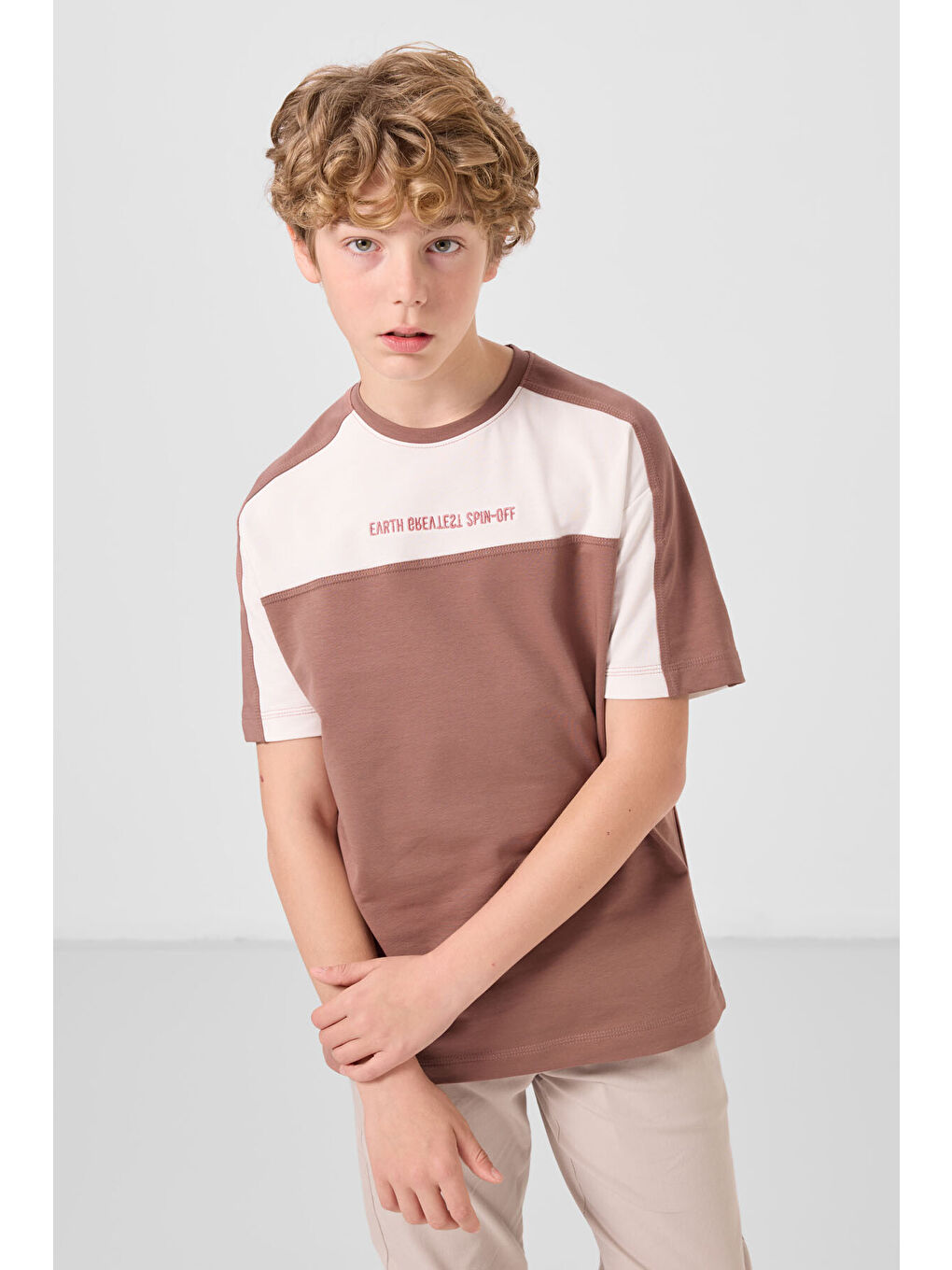 Kahverengi Tarçın Pamuklu Yumuşak Dokulu Oversize Fit Nakışlı Erkek Çocuk T-Shirt - 11290-2