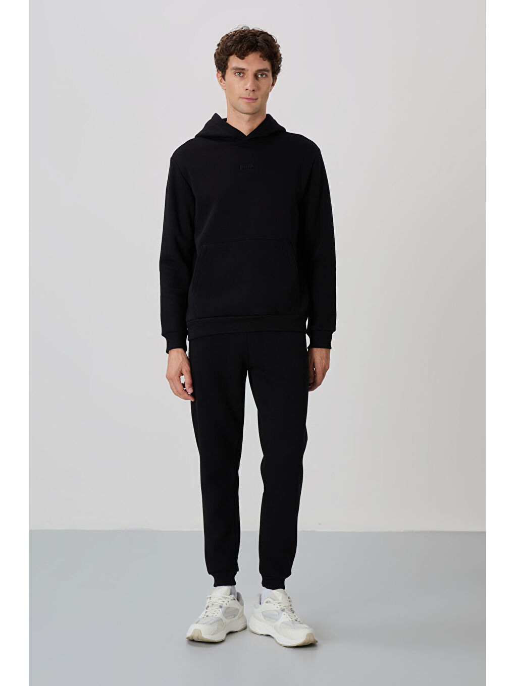 David Siyah Kapüşonlu Rahat Kalıp Şardonlu Jogger Erkek Eşofman Takım - 85192